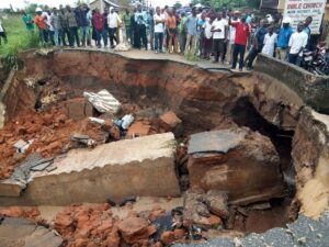 Heavy Rainfall Destroys major road in Akwa Ibom