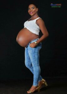 Amazing Twin woman gives birth to triplets.dailyfamily.ng