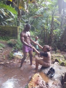  Newlywed couple wed In Lagos, spend Honeymoon in village.dailyfamily.ng