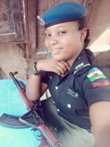 Female Police Officer tells Nigerians to stop criticizing them.dailyfamily.ng