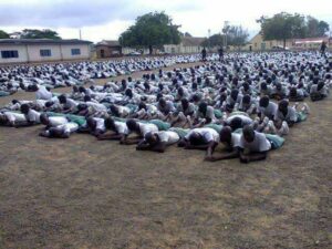 Female Police Officer tells Nigerians to stop criticizing them.dailyfamily.ng