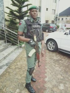 Female Police Officer tells Nigerians to stop criticizing them.dailyfamily.ng