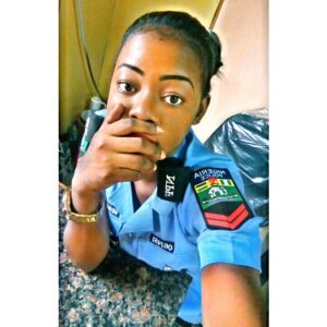 Female Police Officer tells Nigerians to stop criticizing them.dailyfamily.ng