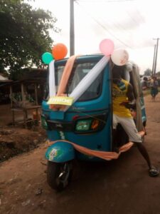 Bride, groom arrive wedding venue in 'Keke Napep' -dailyfamily.ng