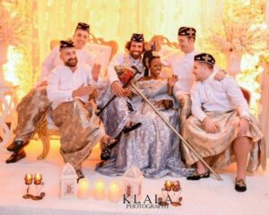 White man marries Nigerian bride in Efik attire.dailyfamily.ng