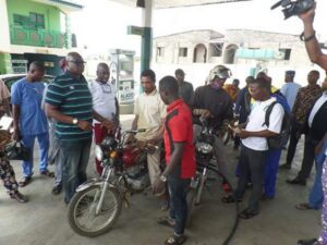 Fayose at fuel Station, monitoring petrol sales