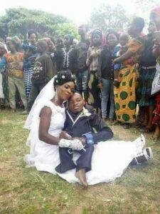 Wedding photos of beautiful young lady and her physically challenged man.dailyfamily.ng