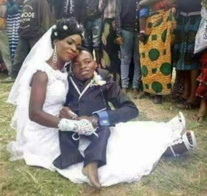 Wedding photos of beautiful young lady and her physically challenged man.dailyfamily.ng