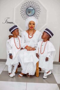 Alaafin Of Oyo Welcomes Twins with His Youngest Wife.dailyfamily.ng