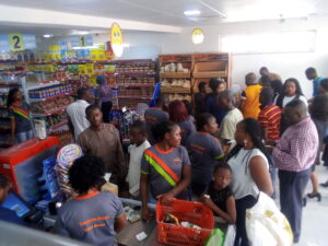 Customers Receive Freebies as MallMart begins Sales.dailyfamily.ng
