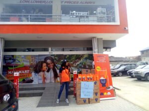 Customers Receive Freebies as MallMart begins Sales.dailyfamily.ng