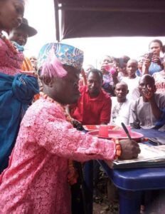 This Traditional Wedding Photo Will Make You Laugh2.dailyfamily.ng