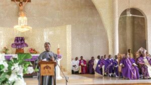 See How Osinbajo Used Bible to Appease Nigerians-dailyfamily.ng