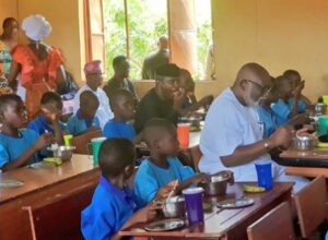 Vice President, Governor Eat Lunch with Primary School Pupils-dailyfamily.ng