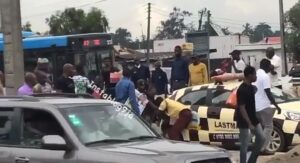 Commotion In Lagos As Policemen Beats Up LASTMA Official2.dailyfamily.ng