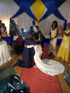 Man Kneels To Kiss His Wife On Wedding Day, See Reason.dailyfamily.ng
