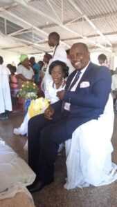 Man Kneels To Kiss His Wife On Wedding Day, See Reason3.dailyfamily.ng