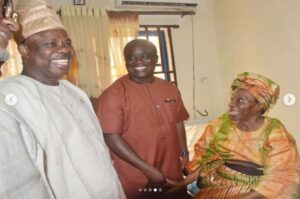 Gov. Amosun pays Visit to 67-Year-Old Woman Who Gave Birth To Baby Boy After 39 Years Of Marriage
