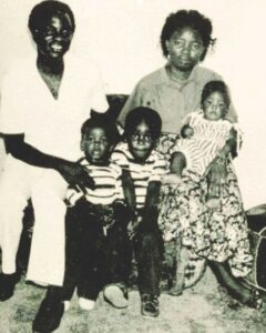 #Throwback Thursday Bishop Oyedepo’s Wife Shares Old Family Photo.dailyfamily.ng