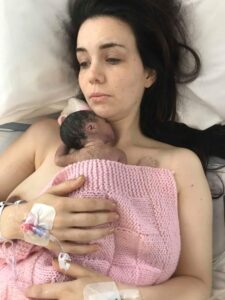 Woman Goes Around With Her Dead Baby For Weeks3.dailyfamily.ng