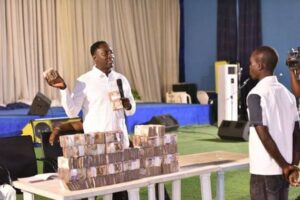See How Pastor Gave Out 30 Million To Church Members On Christmas2.dailyfamily.ng