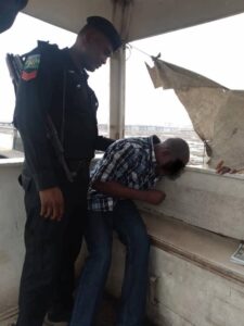 Police Rescue Man From Jumping Into Lagoon In Lagos.dailyfamily.ng