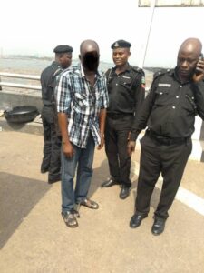 Police Rescue Man From Jumping Into Lagoon In Lagos2.dailyfamily.ng