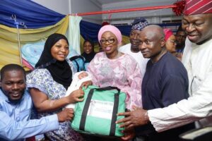See How Governor Ambode’s Wife Presented Gift To First Baby In 2019.dailyfamily.ng