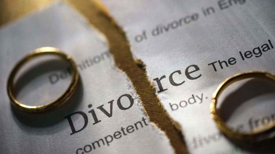 Couple criticized for sex activity while undergoing divorce case